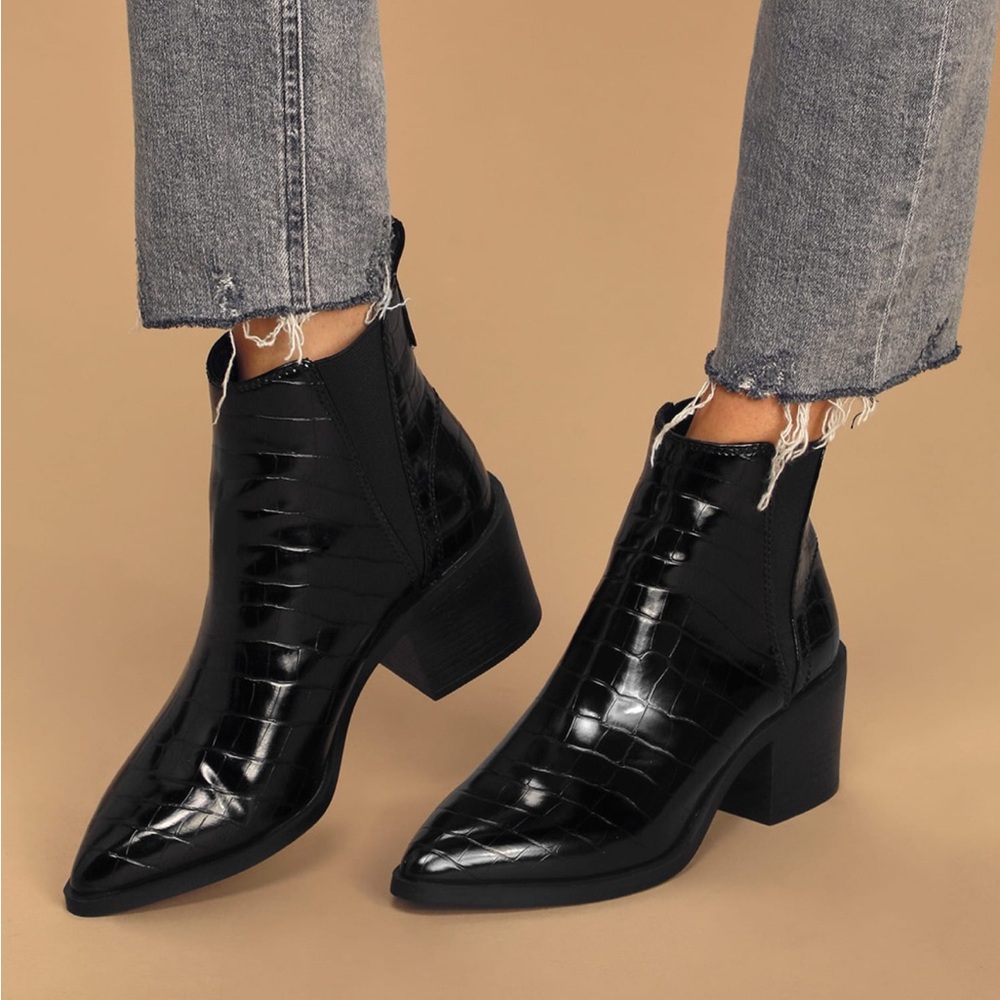 Steve Madden Audience Black Crocodile Pointed Toe Ankle Boots